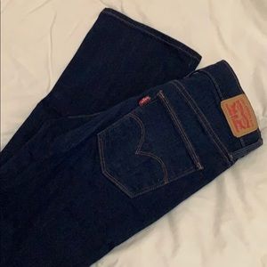 Levi’s slimming bootcut 29